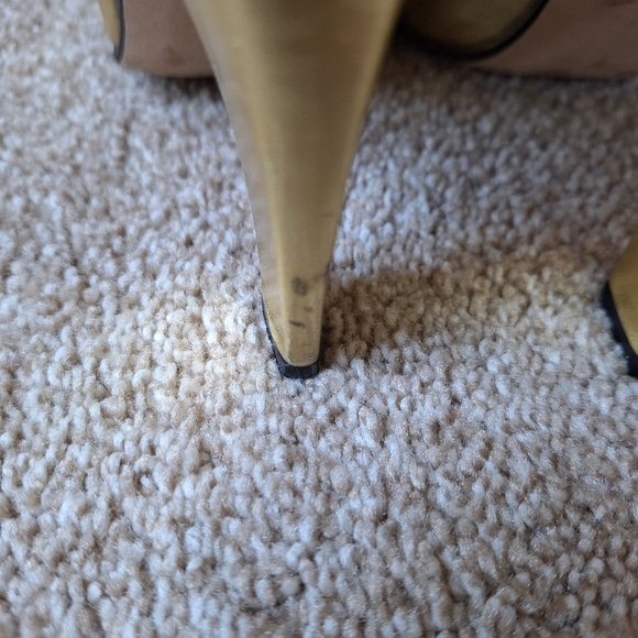 Escada Womens Gold Metallic Pointed Toe Heels. Size 5.5 - Picture 10 of 10